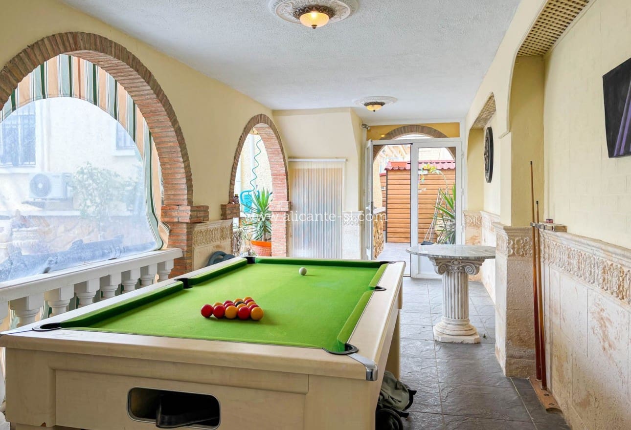 5 Zimmer Villa zu verkaufen in Monforte del Cid mit Pool - 384.950 € (Ref: 9567856)