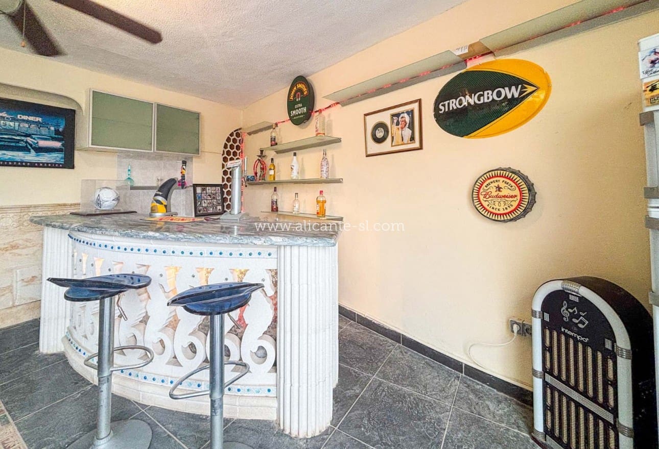 5 Zimmer Villa zu verkaufen in Monforte del Cid mit Pool - 384.950 € (Ref: 9567856)