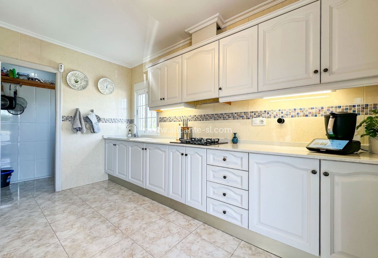 4 soveværelse Villa til salg i Hondon de los Frailes med swimmingpool - € 425.000 (Ref: 9612037)