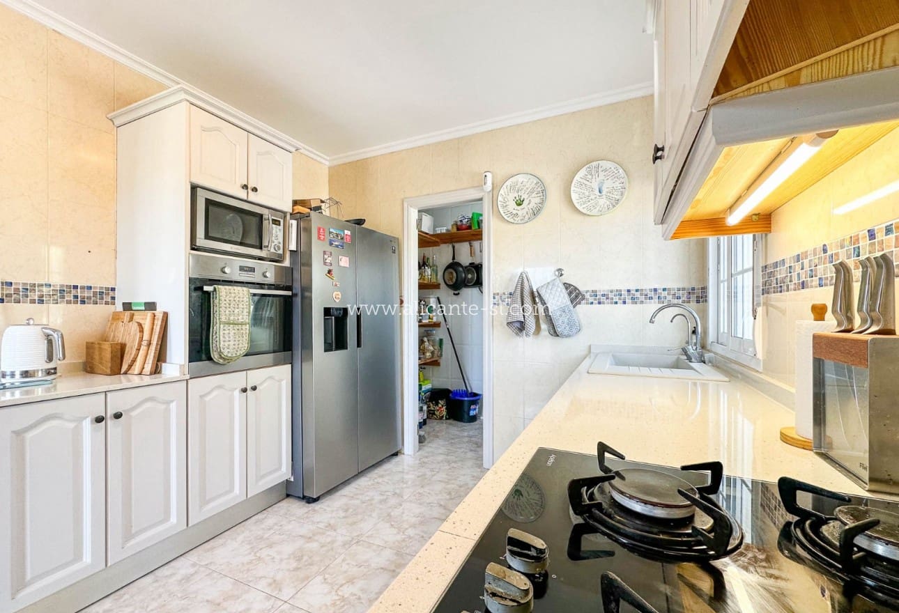 4 soveværelse Villa til salg i Hondon de los Frailes med swimmingpool - € 425.000 (Ref: 9612037)