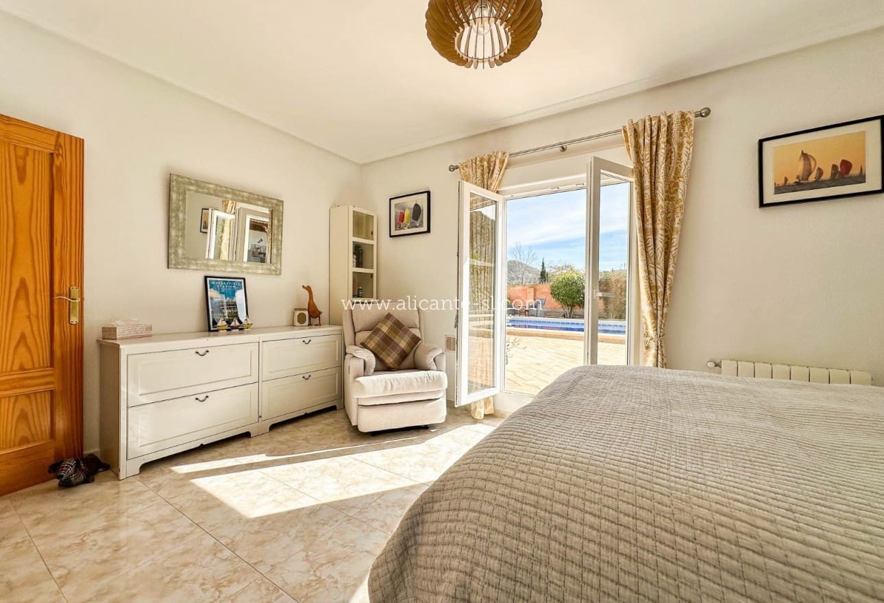 4 soveværelse Villa til salg i Hondon de los Frailes med swimmingpool - € 425.000 (Ref: 9612037)