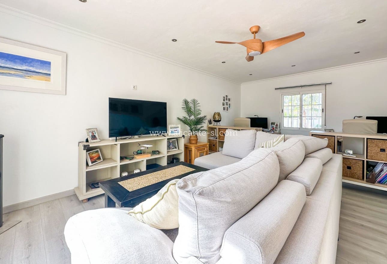 4 soveværelse Villa til salg i Hondon de los Frailes med swimmingpool - € 425.000 (Ref: 9612037)