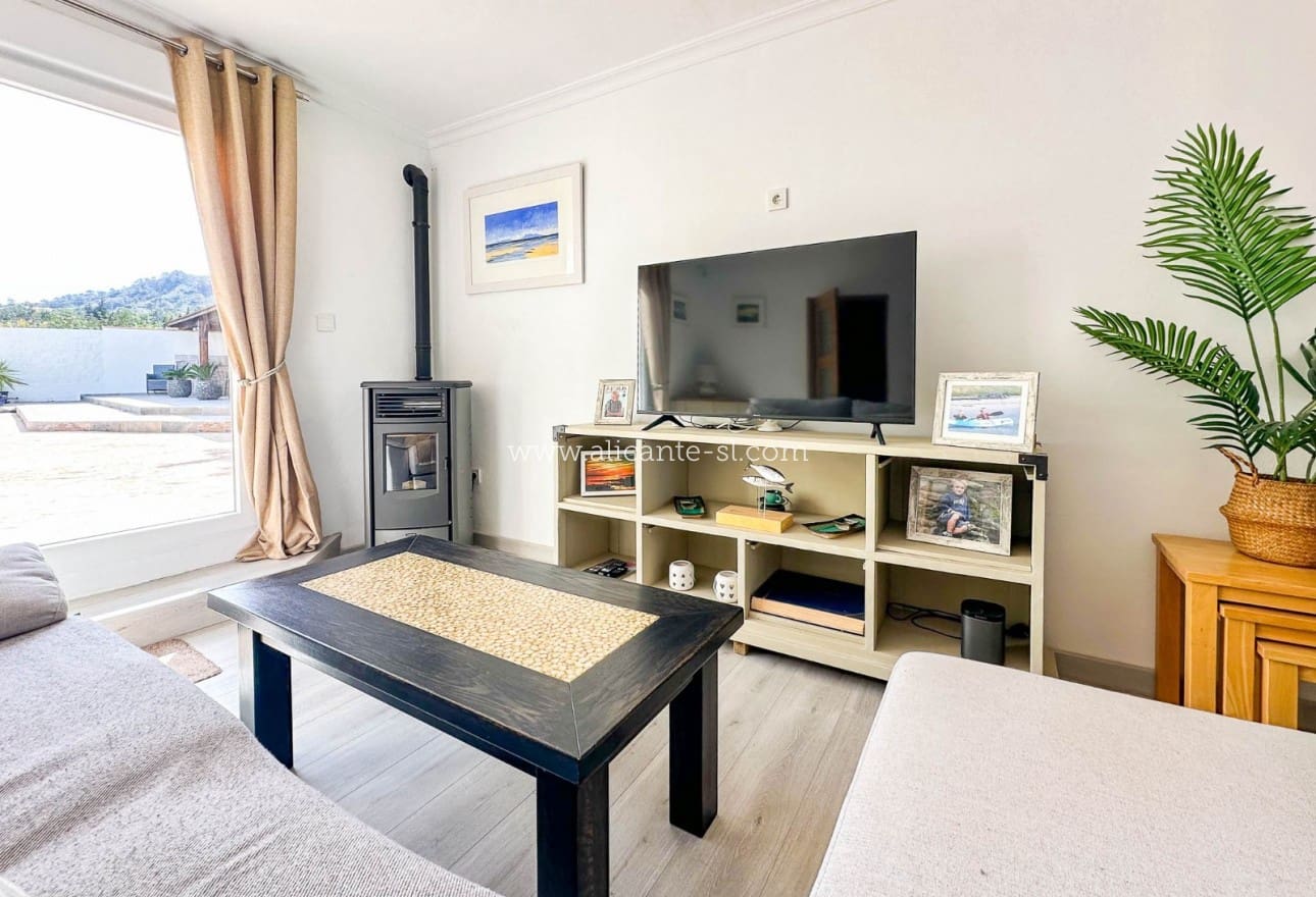 4 soveværelse Villa til salg i Hondon de los Frailes med swimmingpool - € 425.000 (Ref: 9612037)