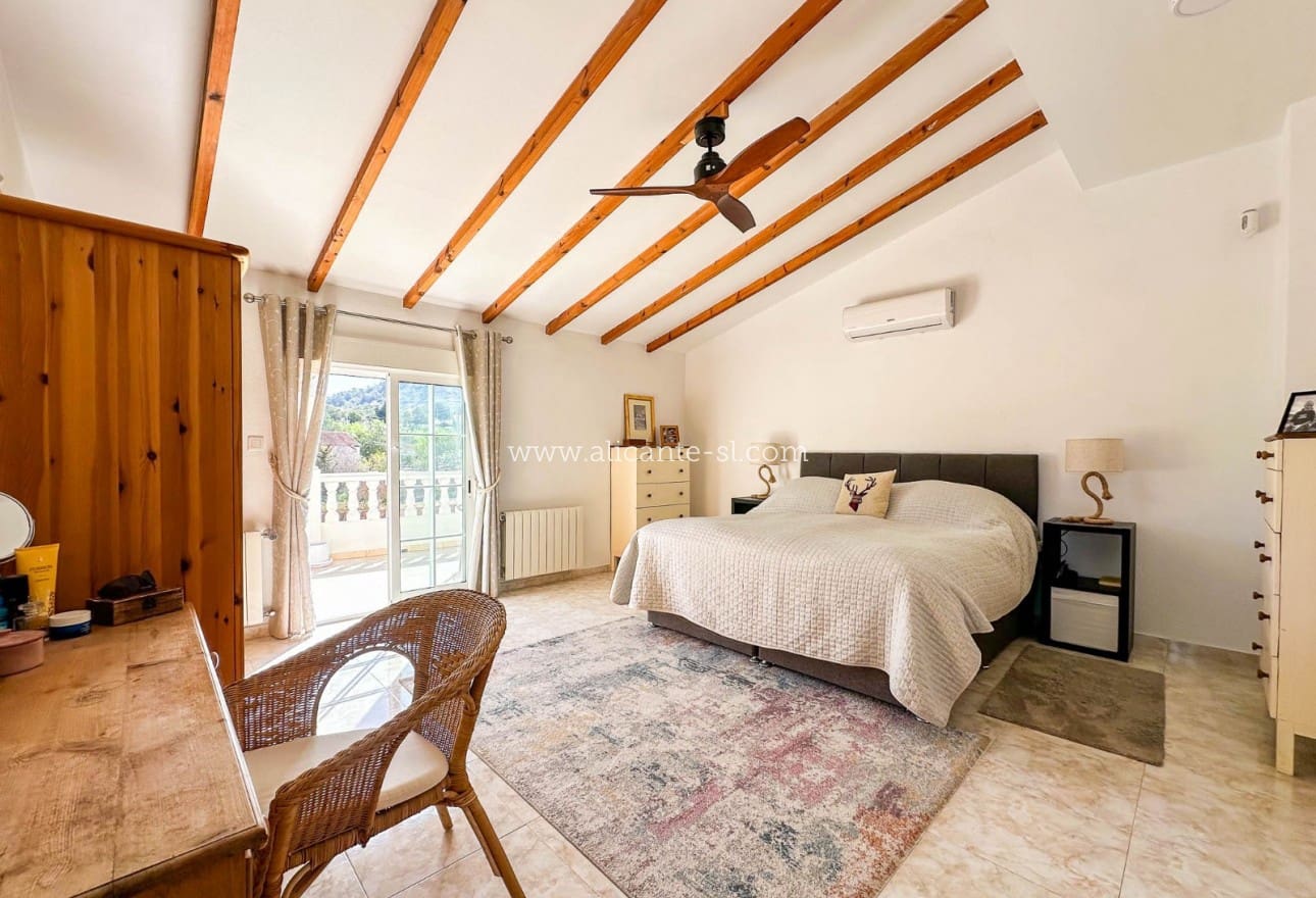 4 soveværelse Villa til salg i Hondon de los Frailes med swimmingpool - € 425.000 (Ref: 9612037)