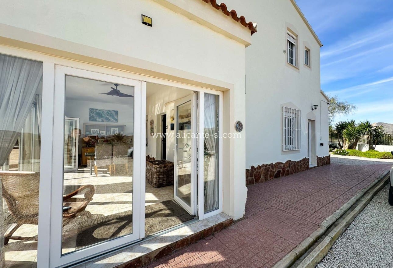 4 soveværelse Villa til salg i Hondon de los Frailes med swimmingpool - € 425.000 (Ref: 9612037)