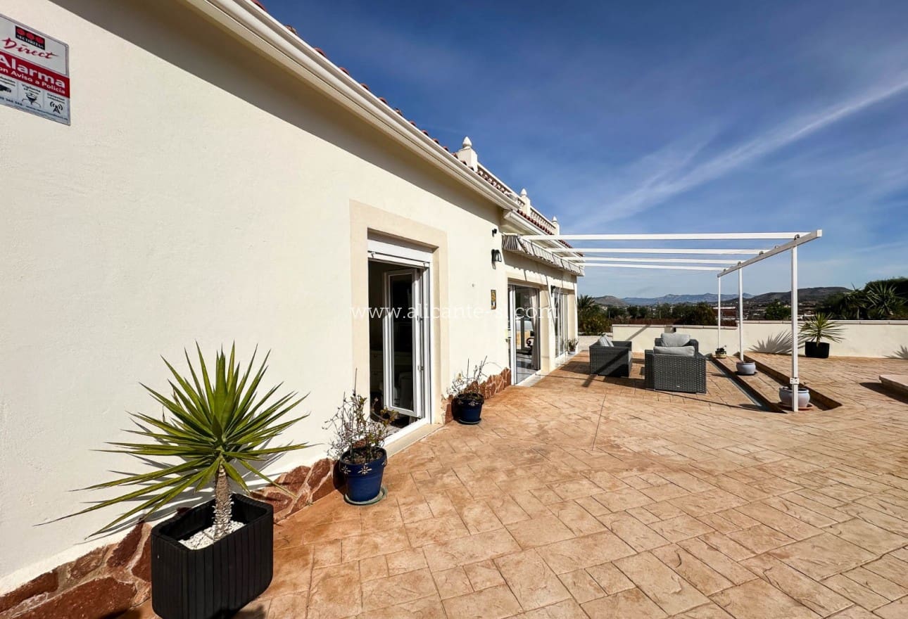 4 soveværelse Villa til salg i Hondon de los Frailes med swimmingpool - € 425.000 (Ref: 9612037)