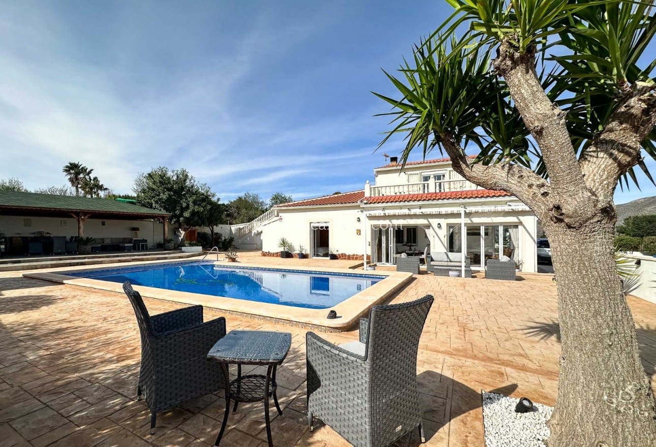 4 soveværelse Villa til salg i Hondon de los Frailes med swimmingpool - € 425.000 (Ref: 9612037)