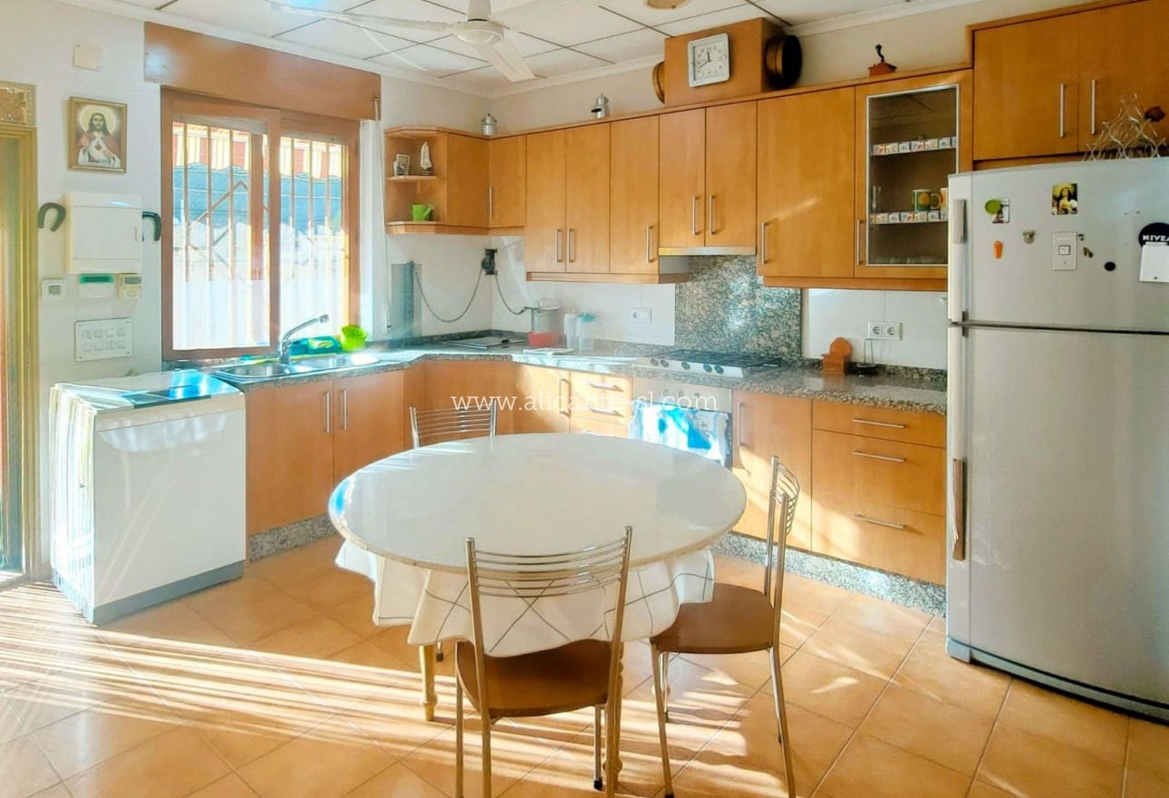 6 Zimmer Villa zu verkaufen in Aspe mit Pool - 360.000 € (Ref: 9624069)