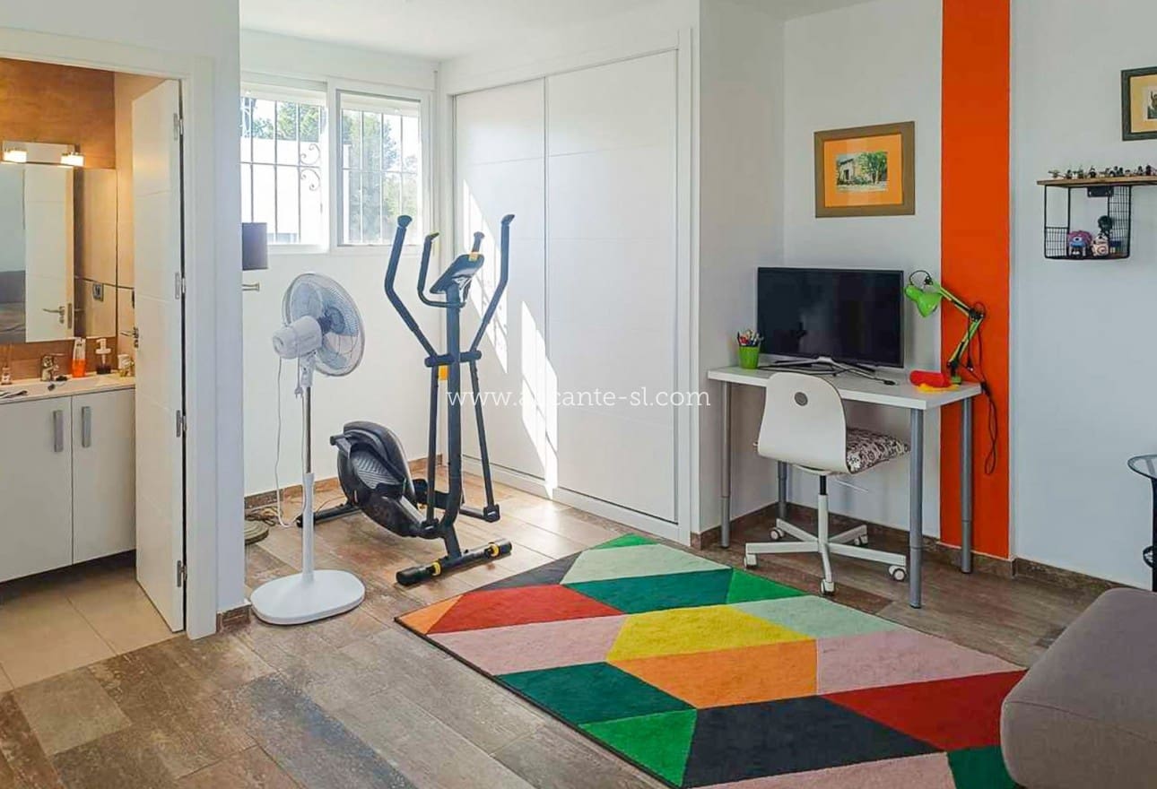 3 soveværelse Villa til salg i Fortuna med swimmingpool - € 179.000 (Ref: 9709093)