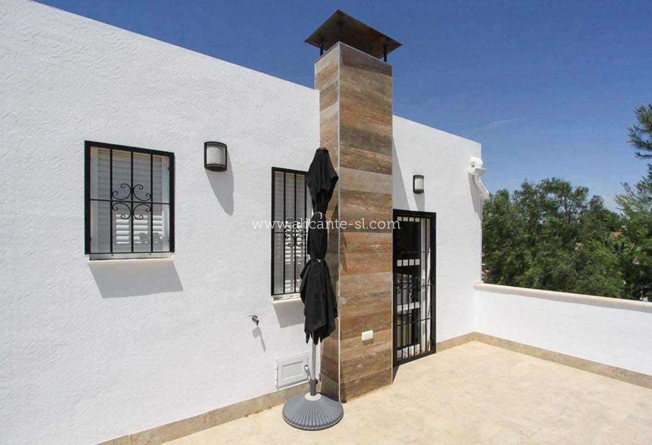 3 soveværelse Villa til salg i Fortuna med swimmingpool - € 179.000 (Ref: 9709093)