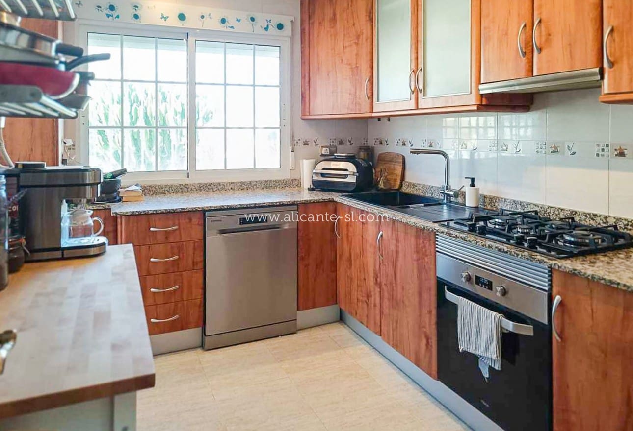 5 soveværelse Villa til salg i Fortuna med swimmingpool garage - € 265.000 (Ref: 9709094)