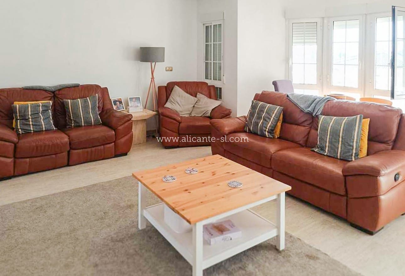 5 soveværelse Villa til salg i Fortuna med swimmingpool garage - € 265.000 (Ref: 9709094)