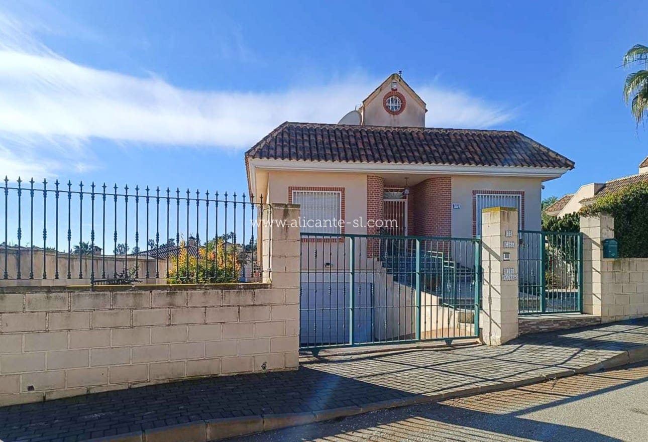 5 soveværelse Villa til salg i Fortuna med swimmingpool garage - € 265.000 (Ref: 9709094)