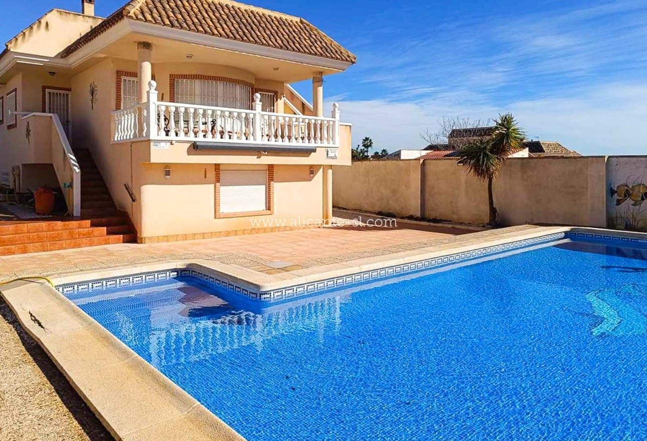 5 soveværelse Villa til salg i Fortuna med swimmingpool garage - € 265.000 (Ref: 9709094)