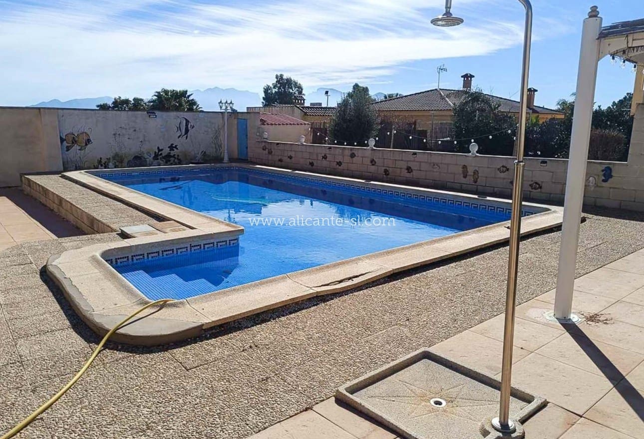 5 soveværelse Villa til salg i Fortuna med swimmingpool garage - € 265.000 (Ref: 9709094)