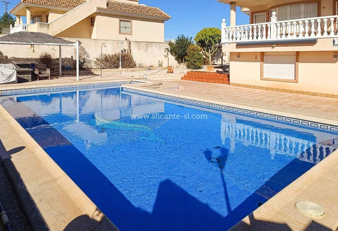 5 soveværelse Villa til salg i Fortuna med swimmingpool garage - € 265.000 (Ref: 9709094)