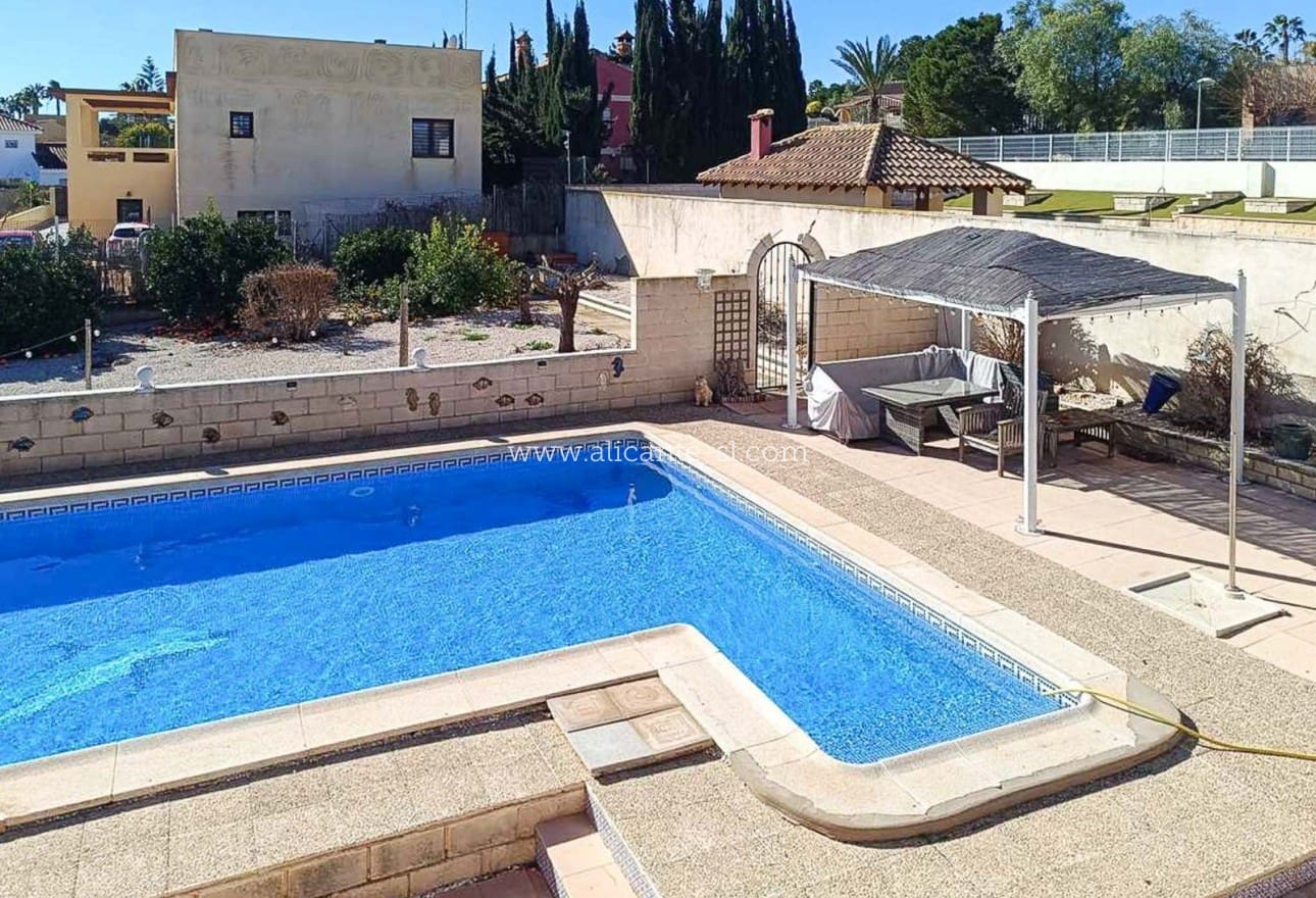 5 soveværelse Villa til salg i Fortuna med swimmingpool garage - € 265.000 (Ref: 9709094)