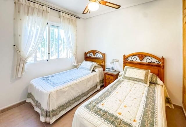 Apartamento de 2 habitaciones en Villamartin, Orihuela en venta con piscina - 165.000 € (Ref: 9720719)