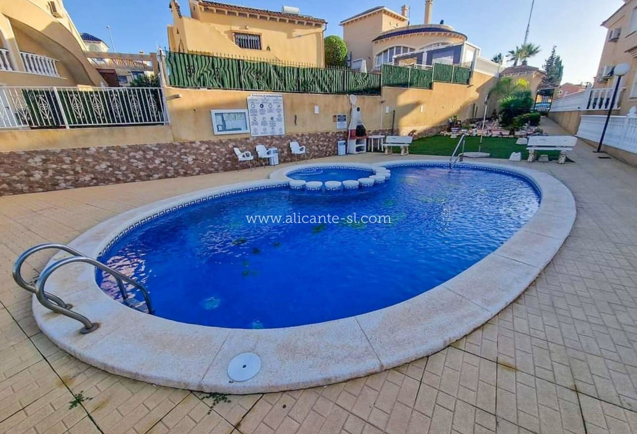 2 bedroom Apartment for sale in Villamartin with pool - € 165,000 (Ref: 9720719)