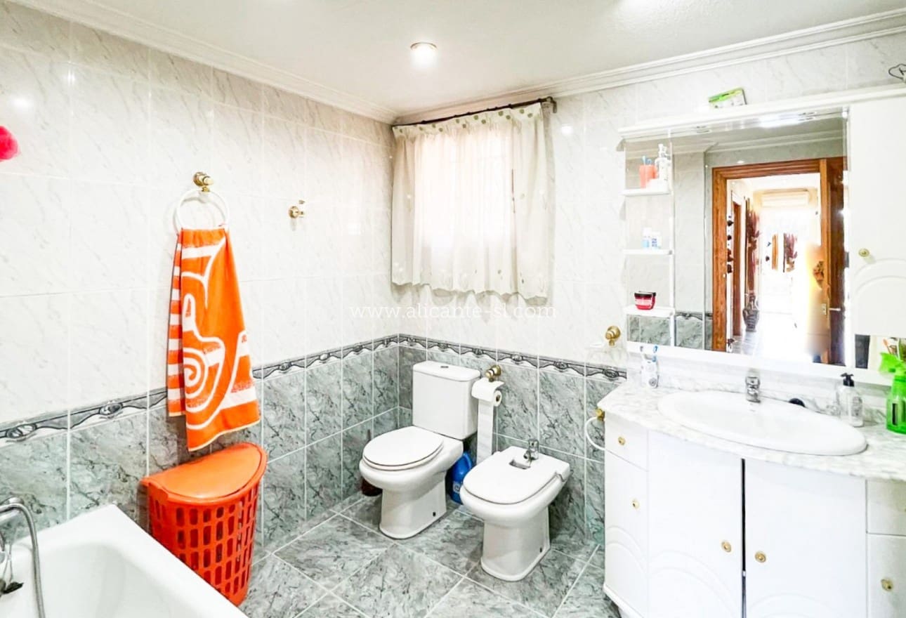 4 bedroom Villa for sale in La Romana with pool - € 319,950 (Ref: 9729563)