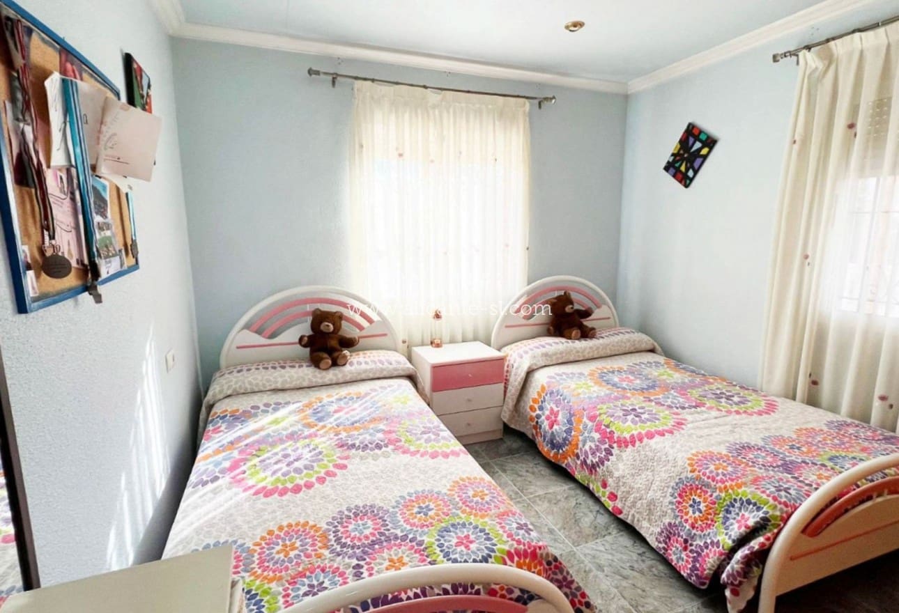 4 bedroom Villa for sale in La Romana with pool - € 319,950 (Ref: 9729563)