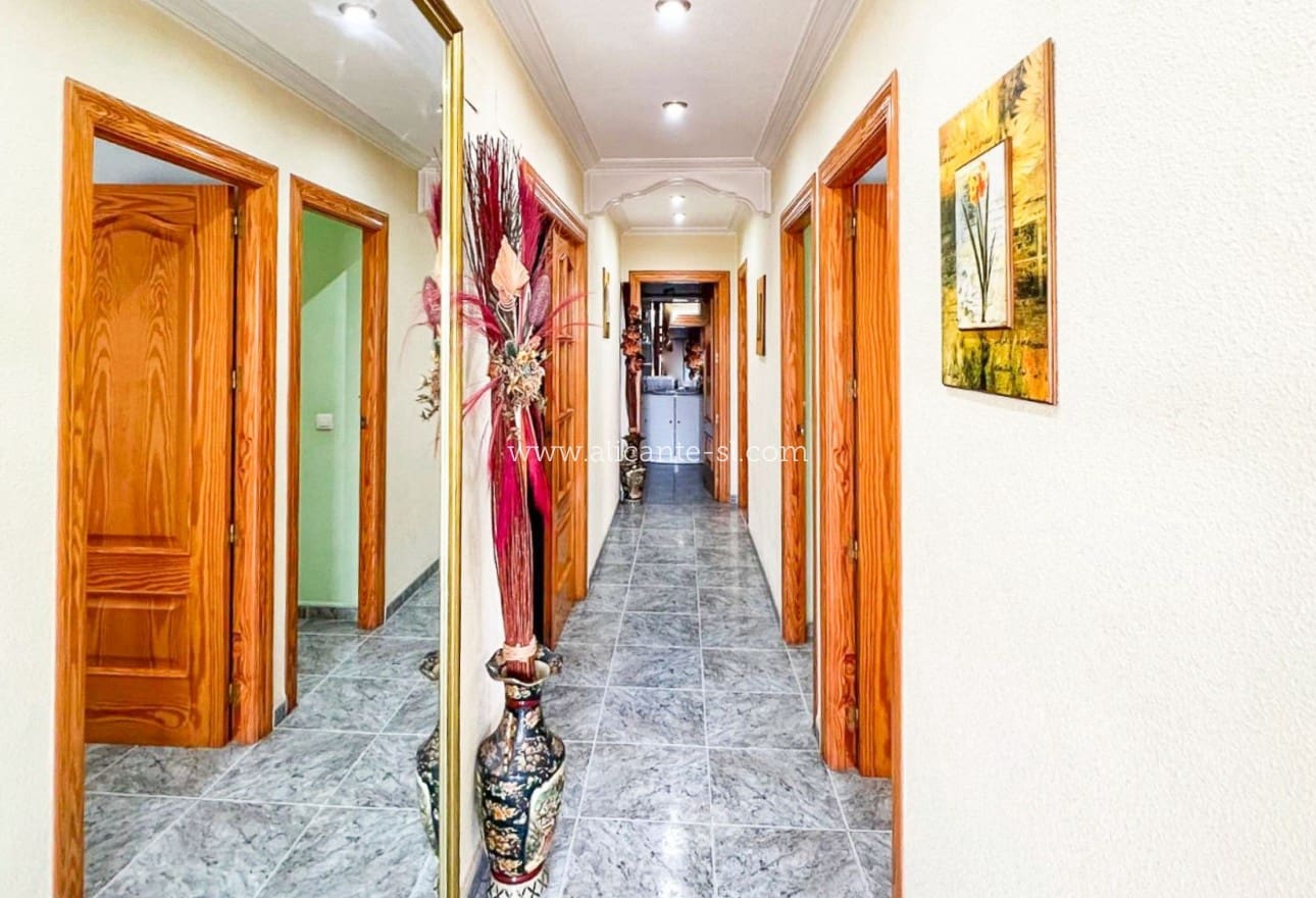 4 bedroom Villa for sale in La Romana with pool - € 319,950 (Ref: 9729563)