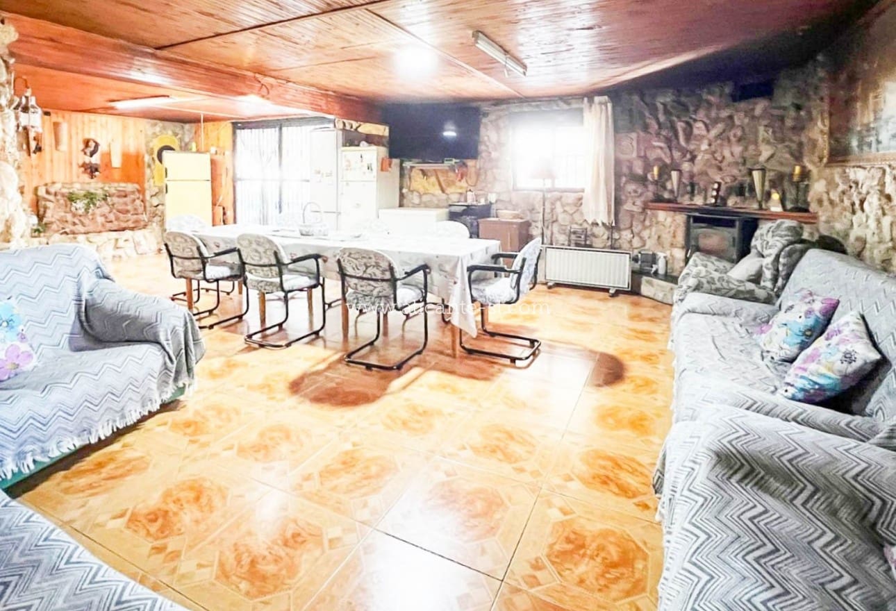 4 bedroom Villa for sale in La Romana with pool - € 319,950 (Ref: 9729563)