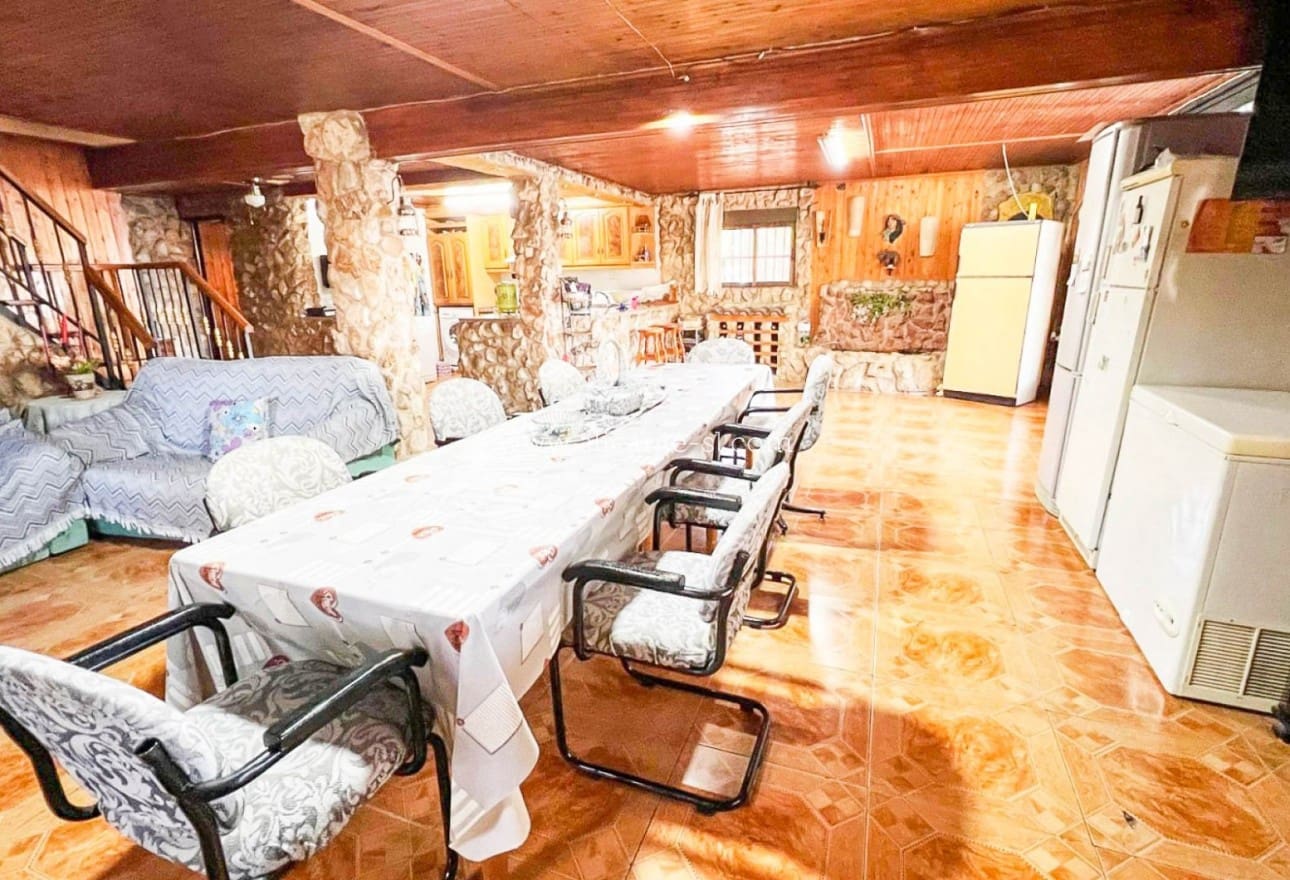 4 bedroom Villa for sale in La Romana with pool - € 319,950 (Ref: 9729563)