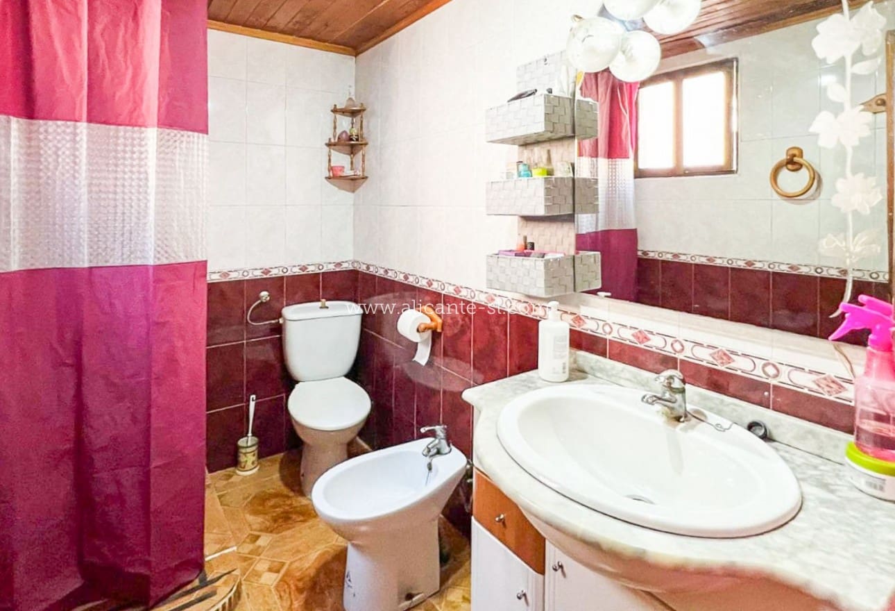 4 bedroom Villa for sale in La Romana with pool - € 319,950 (Ref: 9729563)