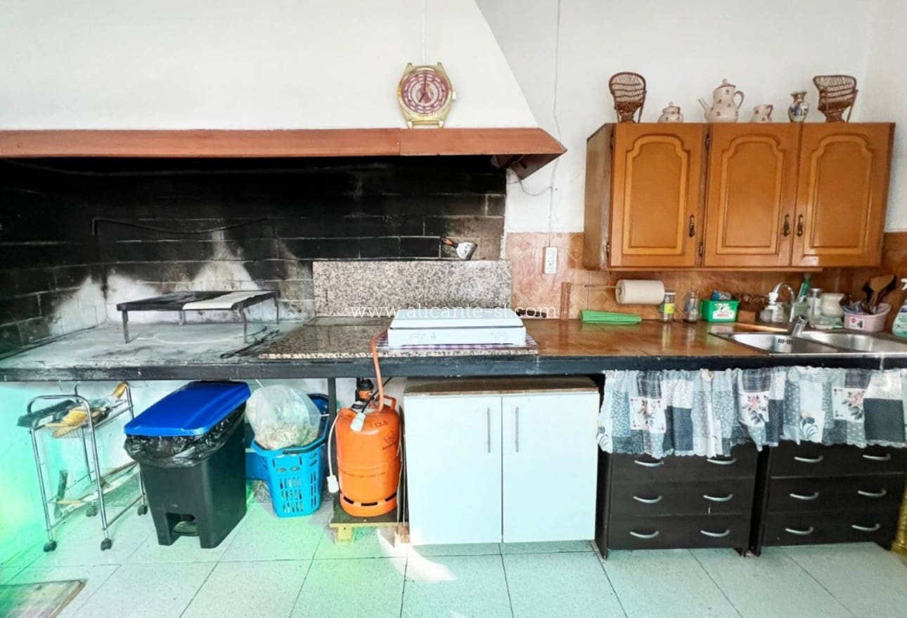 4 bedroom Villa for sale in La Romana with pool - € 319,950 (Ref: 9729563)