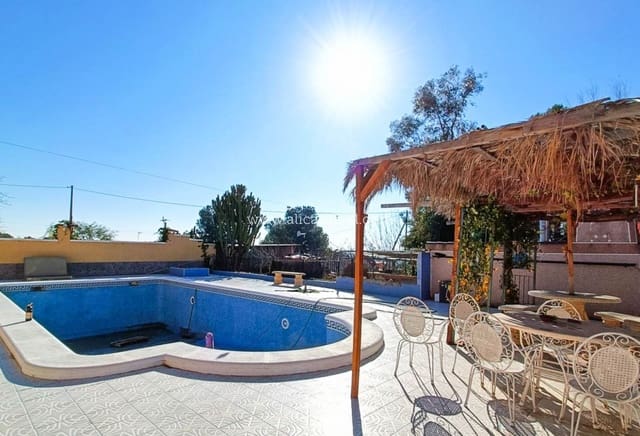 4 bedroom Villa for sale in La Romana with pool - € 319,950 (Ref: 9729563)