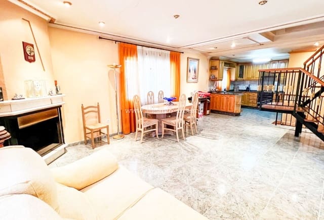 4 bedroom Villa for sale in La Romana with pool - € 319,950 (Ref: 9729563)