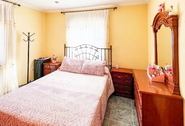 4 bedroom Villa for sale in La Romana with pool - € 319,950 (Ref: 9729563)