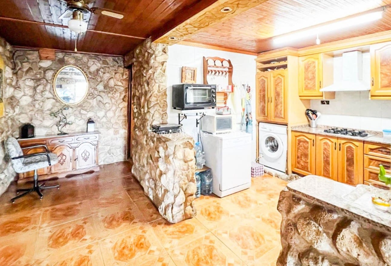 4 bedroom Villa for sale in La Romana with pool - € 319,950 (Ref: 9729563)