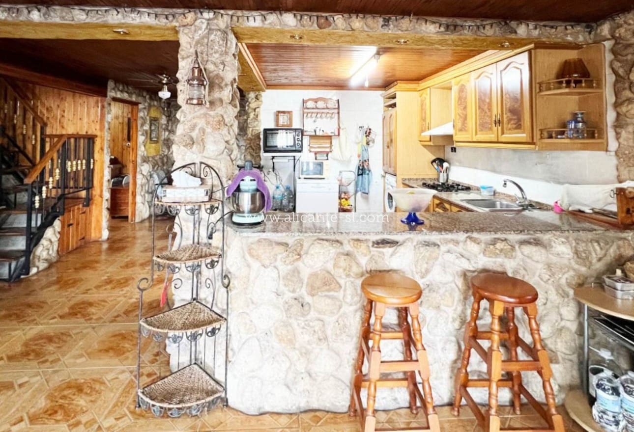 4 bedroom Villa for sale in La Romana with pool - € 319,950 (Ref: 9729563)