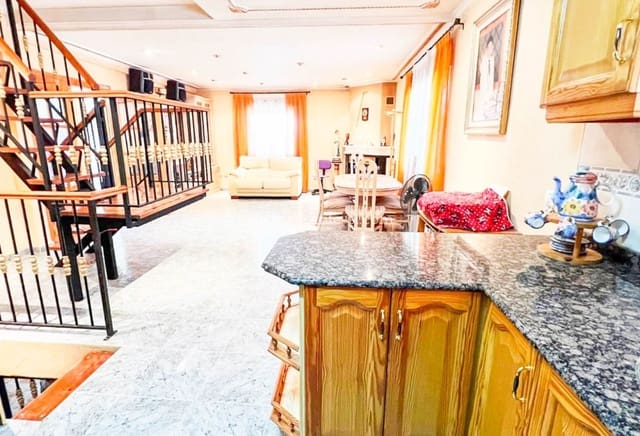 4 bedroom Villa for sale in La Romana with pool - € 319,950 (Ref: 9729563)