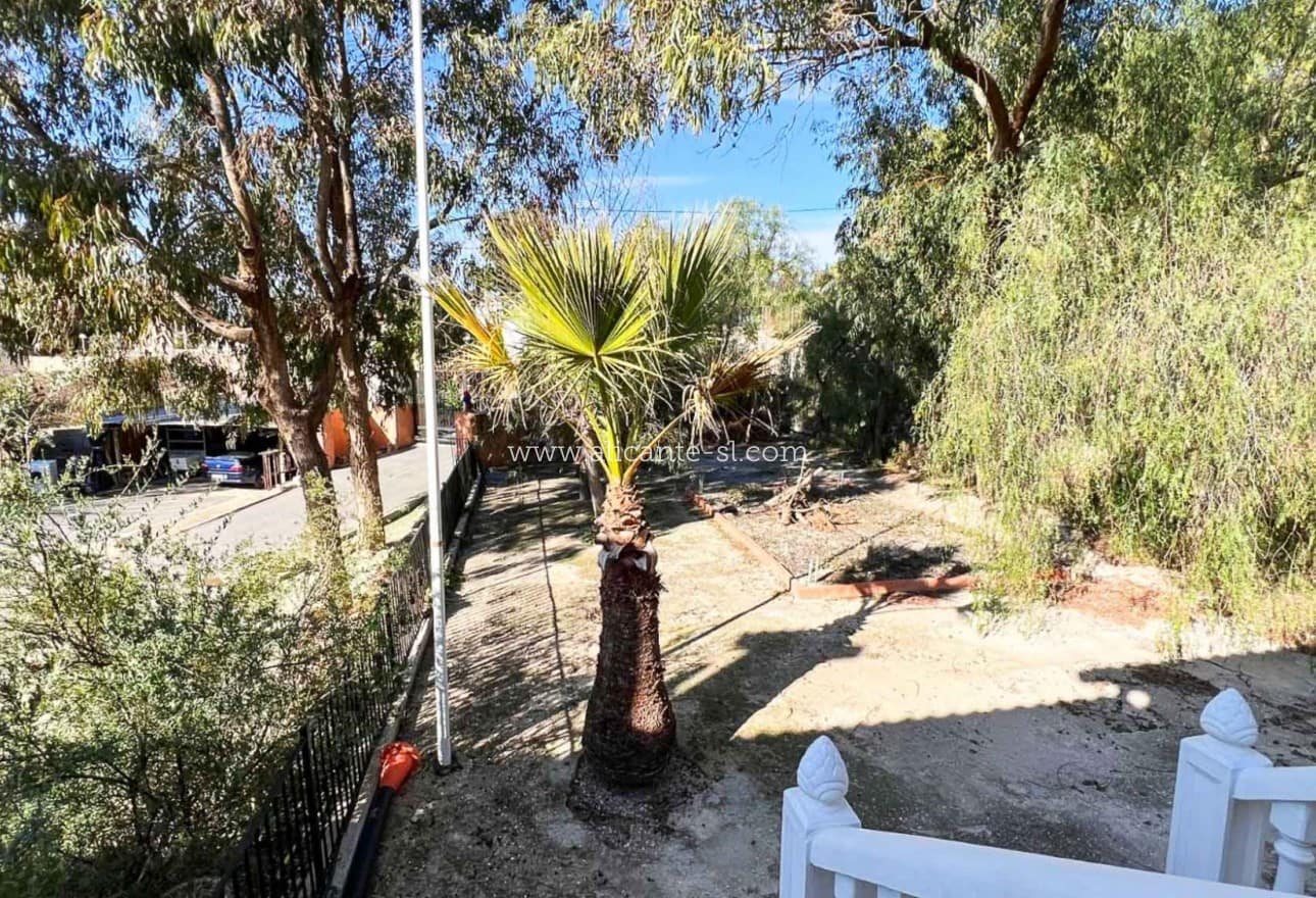 4 bedroom Villa for sale in La Romana with pool - € 319,950 (Ref: 9729563)