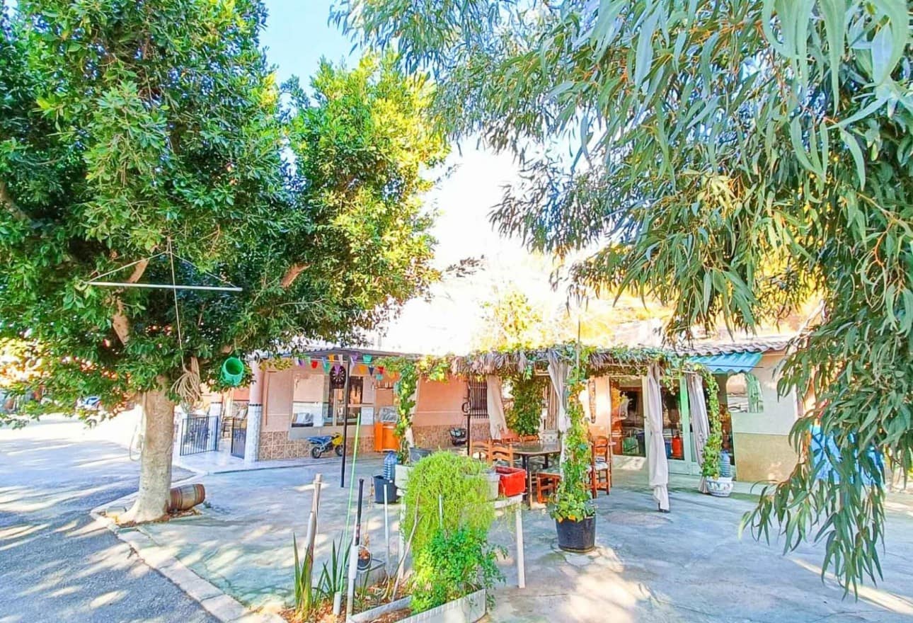 4 bedroom Villa for sale in La Romana with pool - € 319,950 (Ref: 9729563)