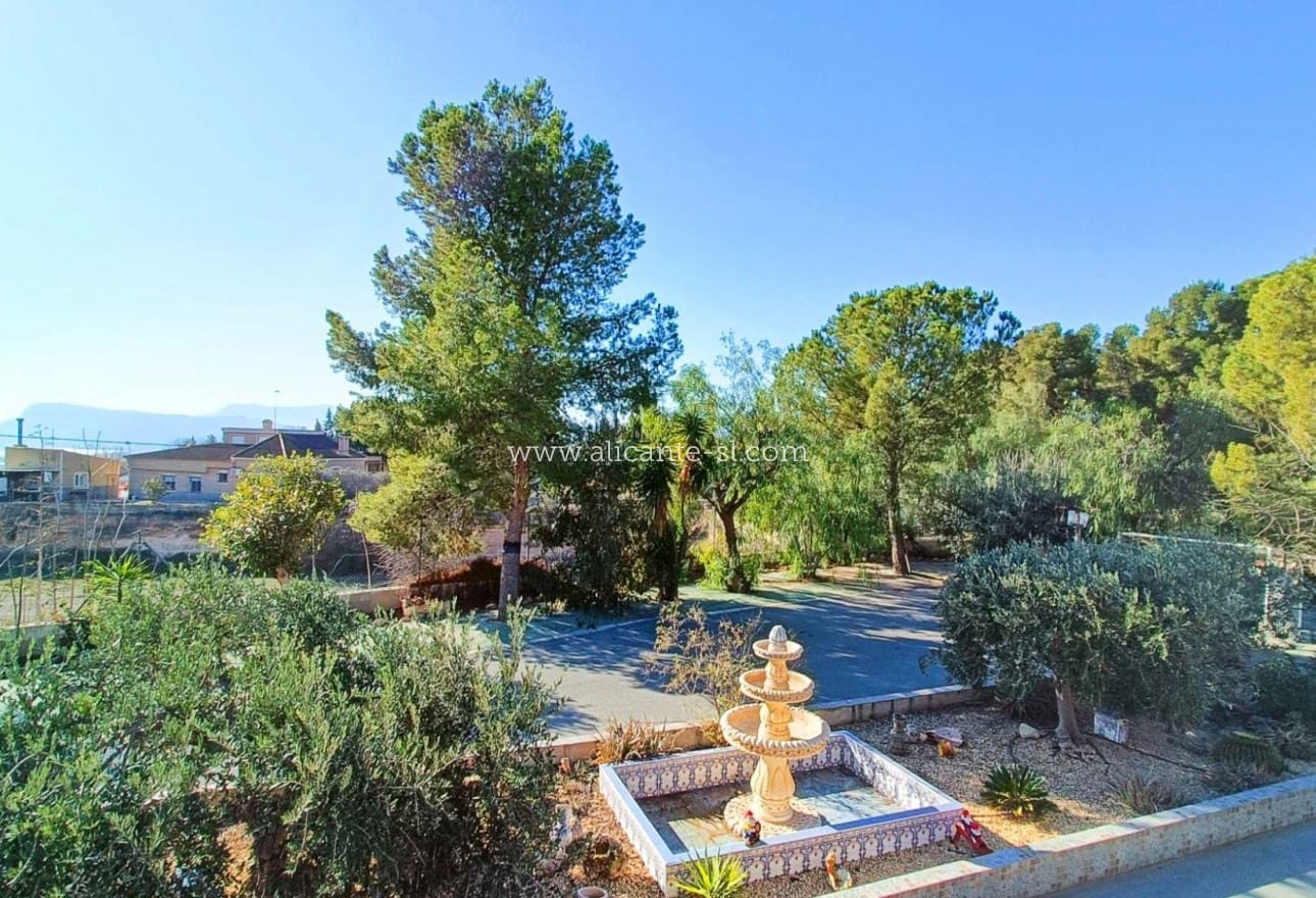 4 bedroom Villa for sale in La Romana with pool - € 319,950 (Ref: 9729563)