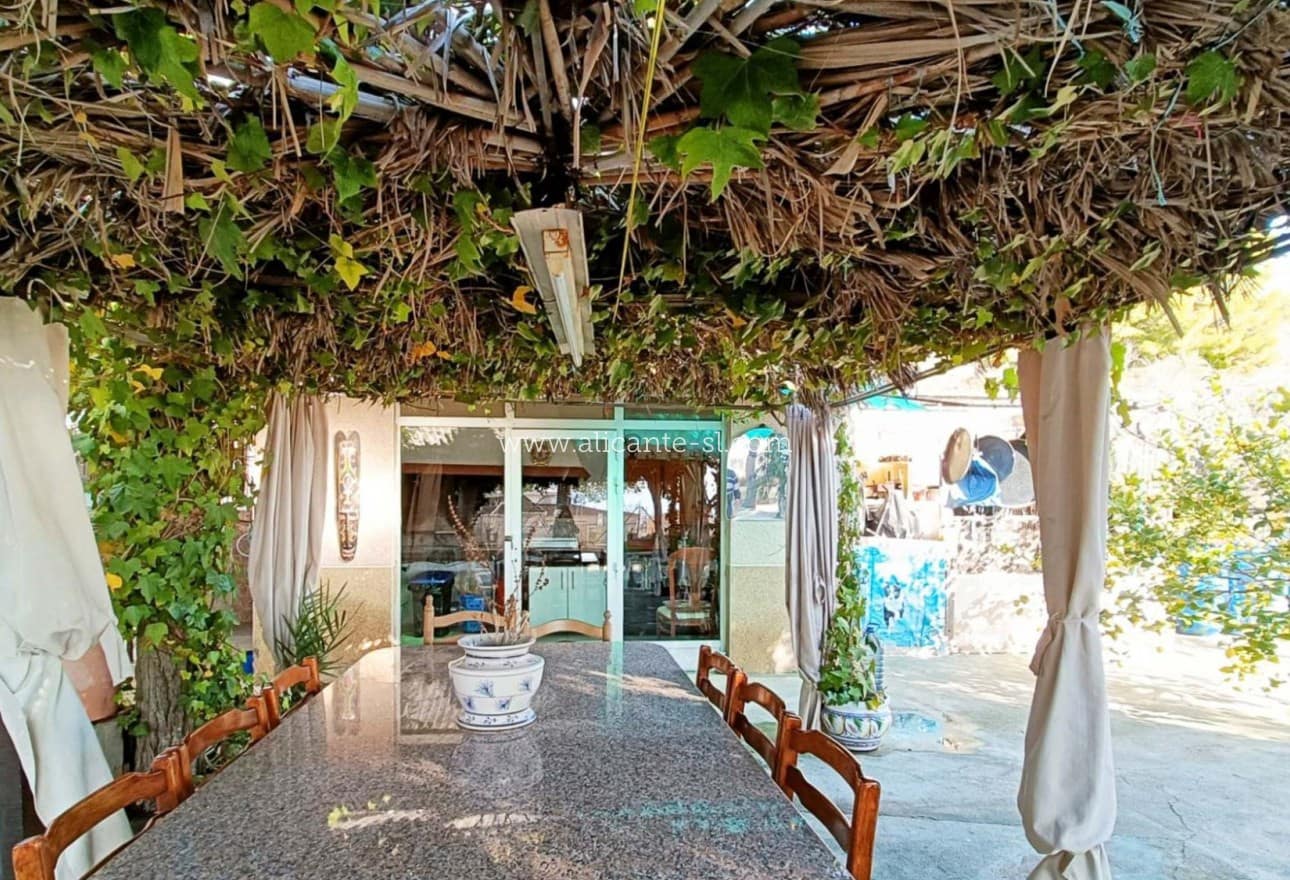 4 bedroom Villa for sale in La Romana with pool - € 319,950 (Ref: 9729563)