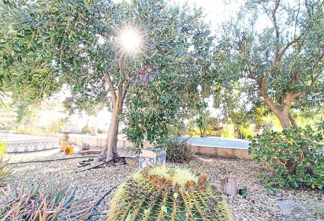 4 bedroom Villa for sale in La Romana with pool - € 319,950 (Ref: 9729563)