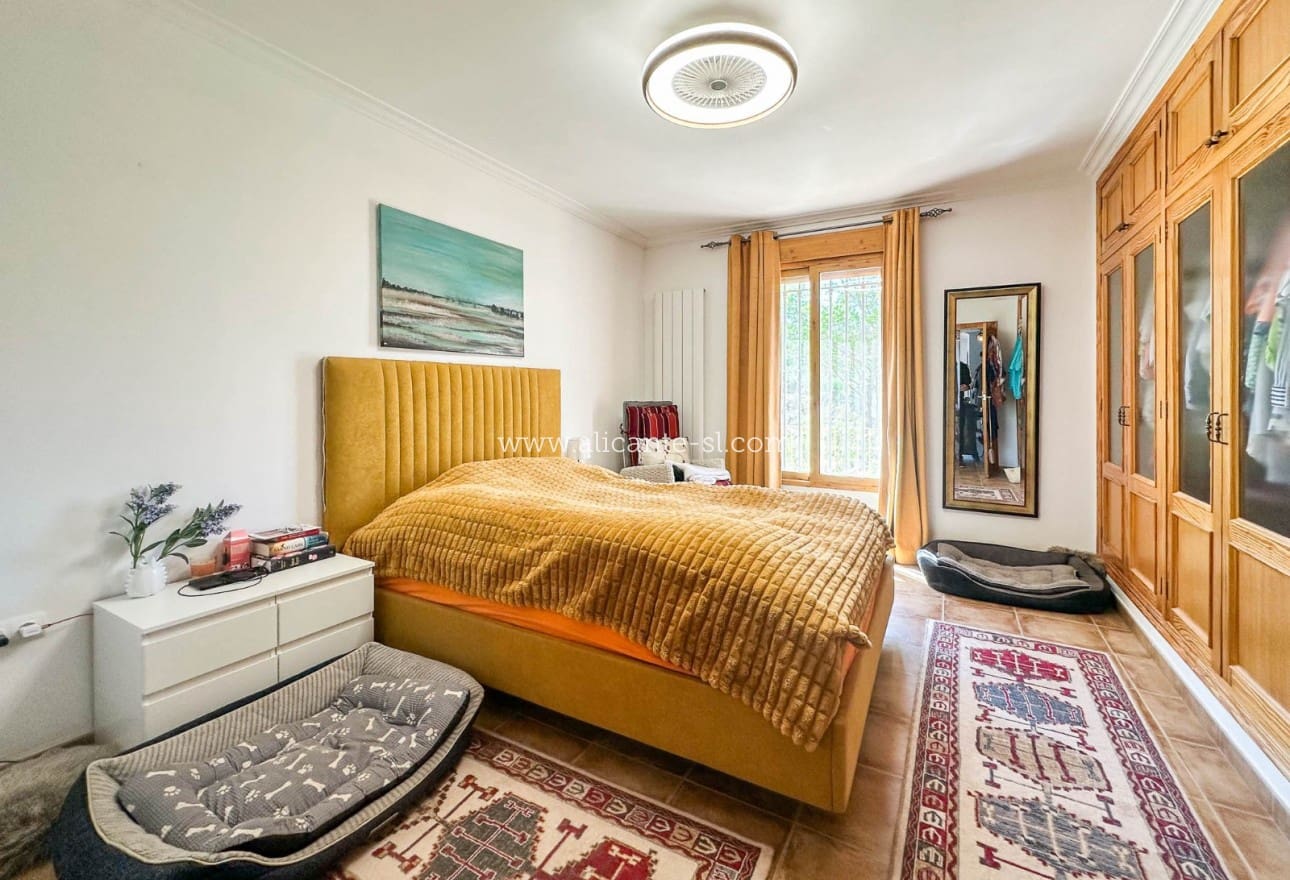 6 Zimmer Villa zu verkaufen in La Romana mit Pool - 765.000 € (Ref: 9739266)