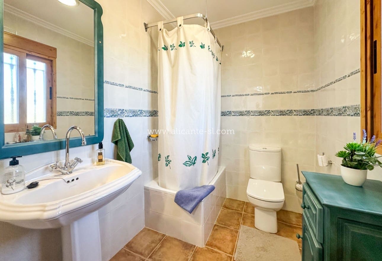 6 Zimmer Villa zu verkaufen in La Romana mit Pool - 765.000 € (Ref: 9739266)