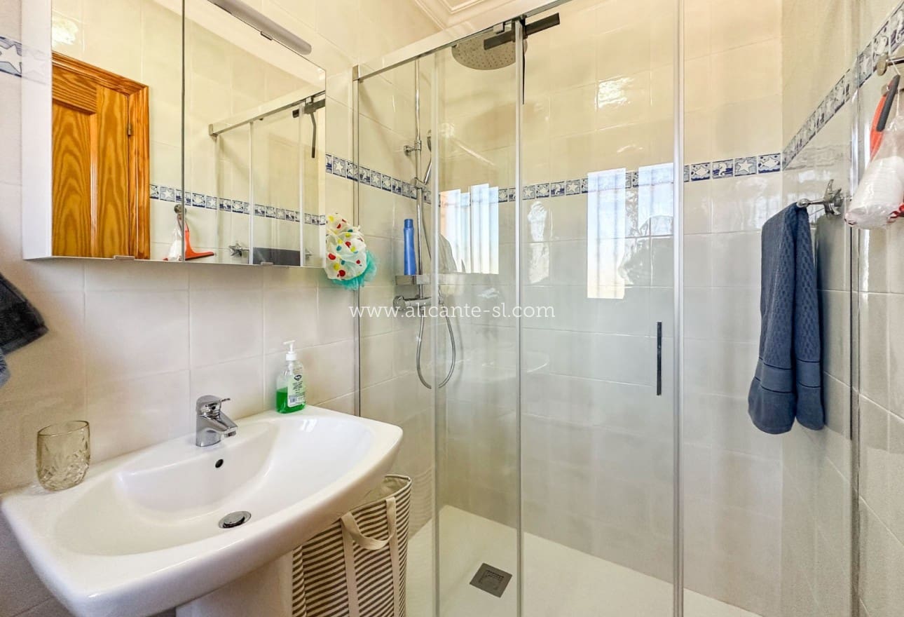 6 Zimmer Villa zu verkaufen in La Romana mit Pool - 765.000 € (Ref: 9739266)