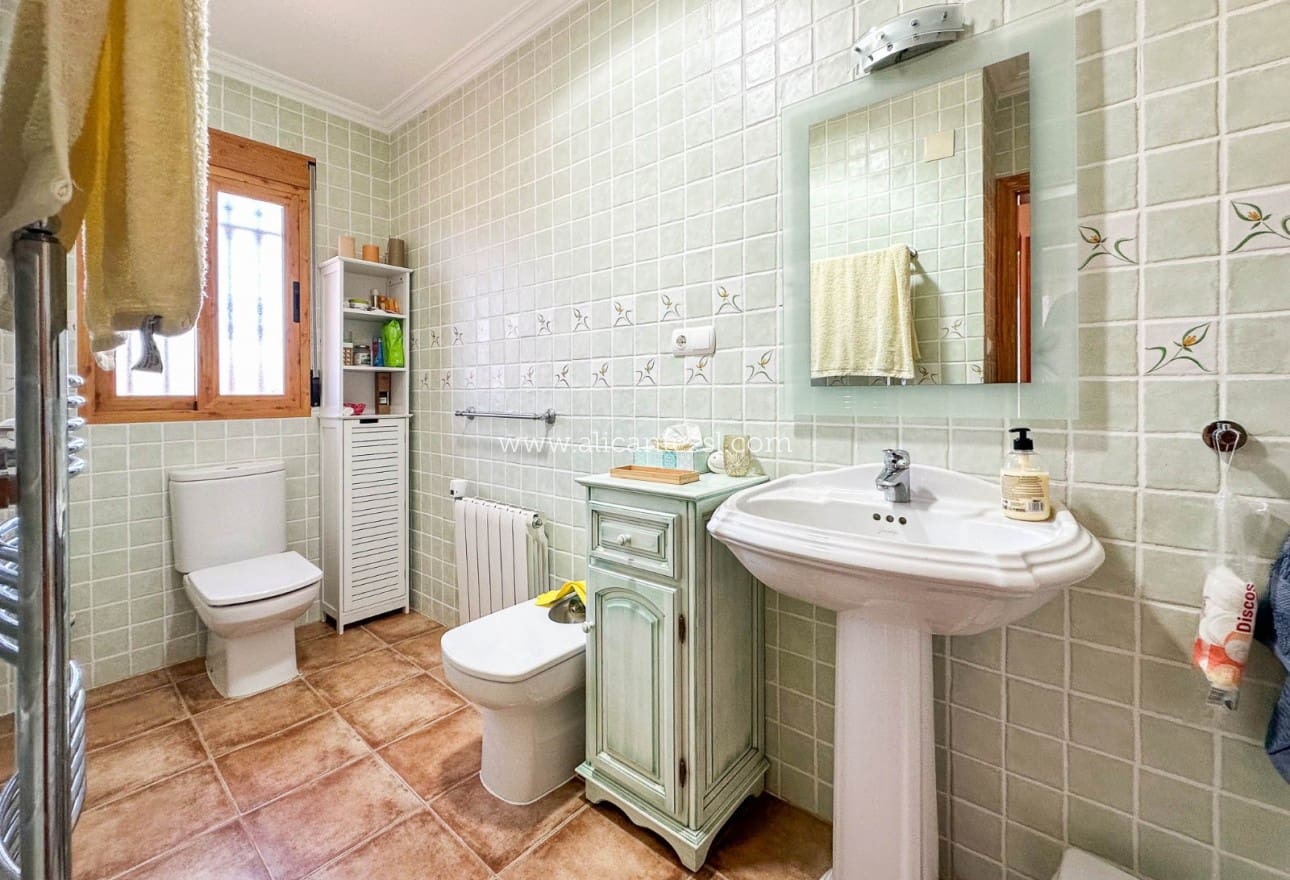 6 Zimmer Villa zu verkaufen in La Romana mit Pool - 765.000 € (Ref: 9739266)