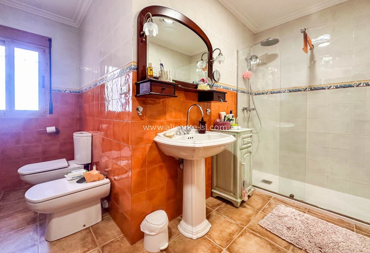 6 Zimmer Villa zu verkaufen in La Romana mit Pool - 765.000 € (Ref: 9739266)