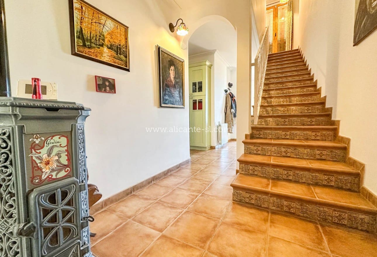 6 Zimmer Villa zu verkaufen in La Romana mit Pool - 765.000 € (Ref: 9739266)