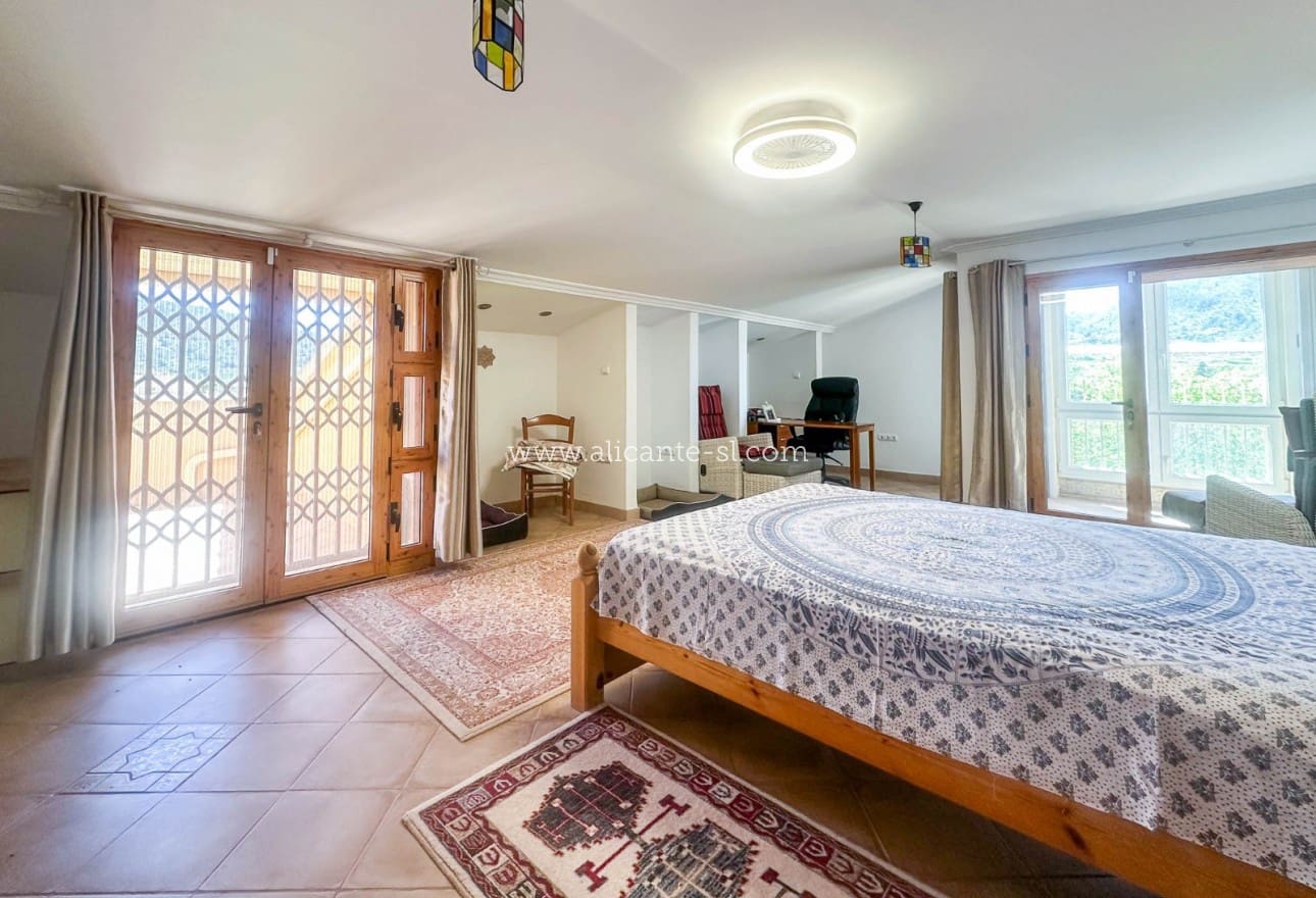 6 Zimmer Villa zu verkaufen in La Romana mit Pool - 765.000 € (Ref: 9739266)