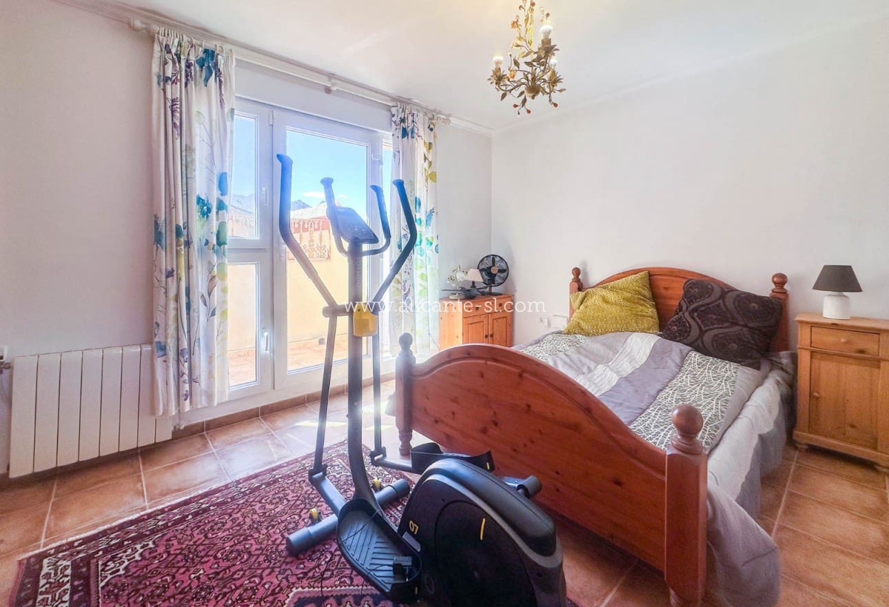 6 Zimmer Villa zu verkaufen in La Romana mit Pool - 765.000 € (Ref: 9739266)