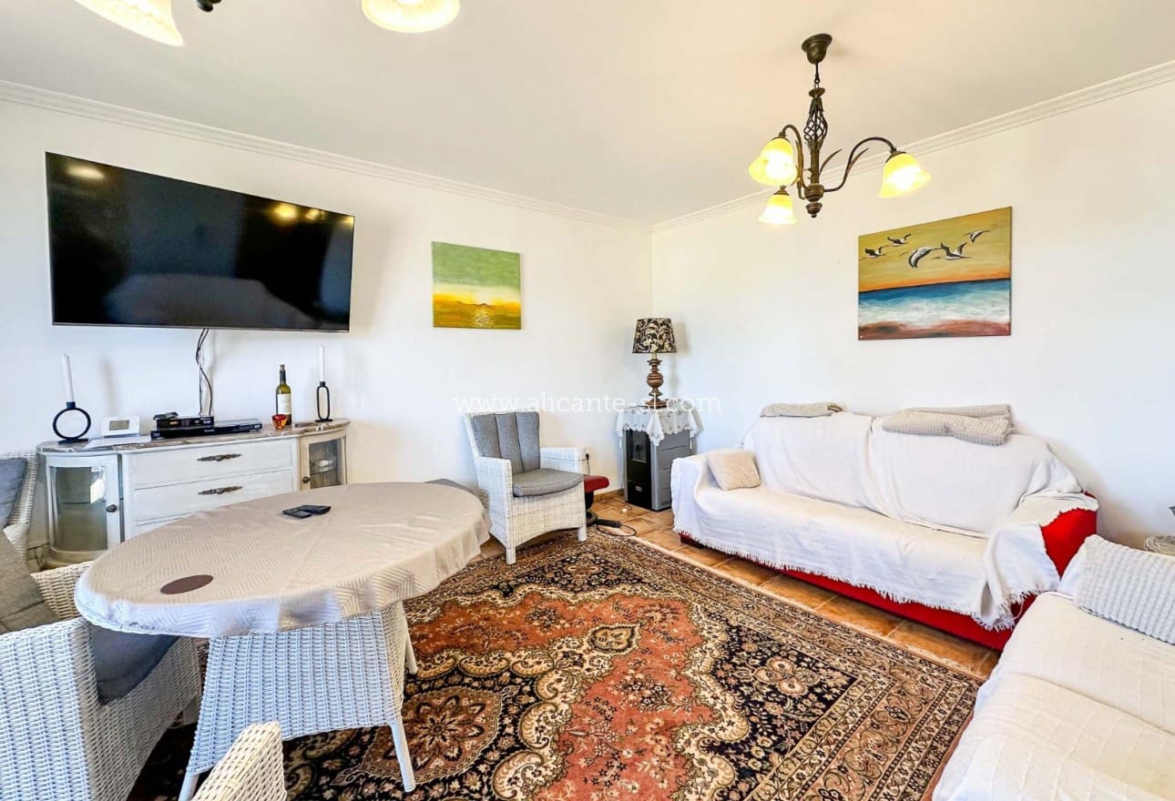 6 Zimmer Villa zu verkaufen in La Romana mit Pool - 765.000 € (Ref: 9739266)